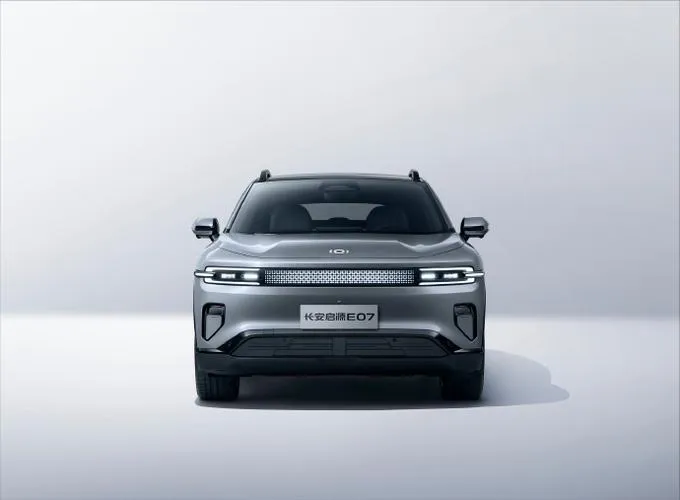 imgi_46_Prepayments-Best-Price-White-Color-Good-Look-Changan-Qiyuan-Nevo-E07-Adult-4-Wheel-El Changan Qiyuan E07 Pure Electric Four-Wheel Drive New Energy Vehicle Car – Wholesale Price From China | Chinese Ev Cars in Egypt - Image 1